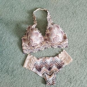 Victoria's Secret PINK Lace bralette Halter Style Eyelash lace & panty Sz M